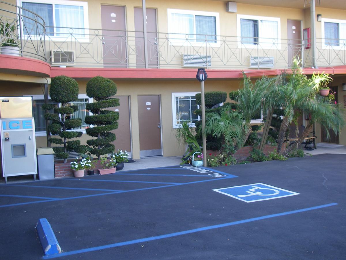 Fullerton Lodge Bagian luar foto