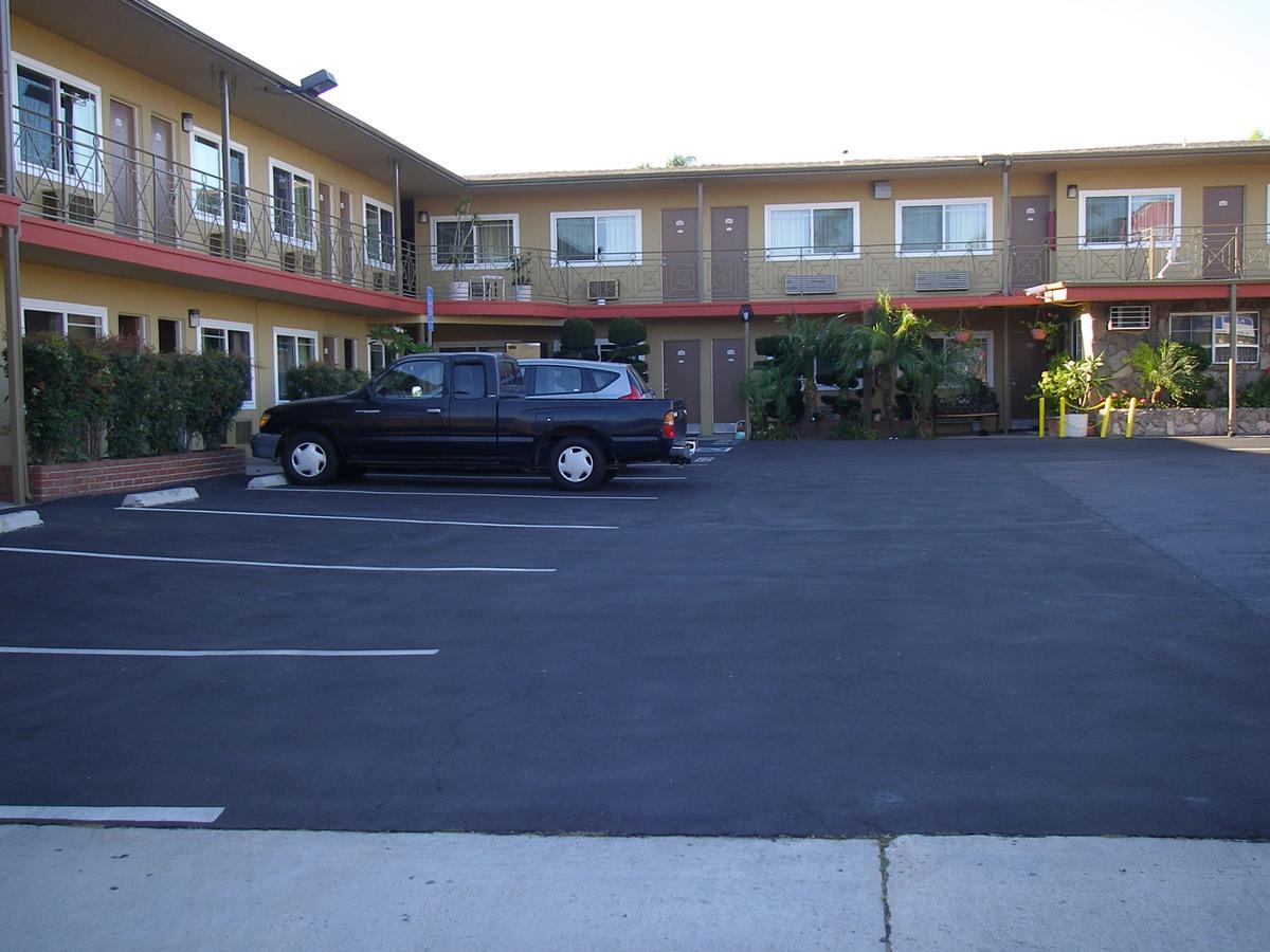 Fullerton Lodge Bagian luar foto