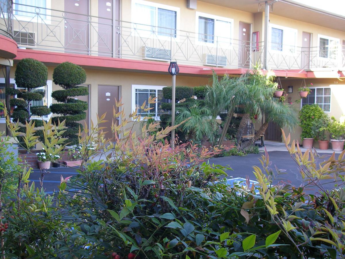 Fullerton Lodge Bagian luar foto