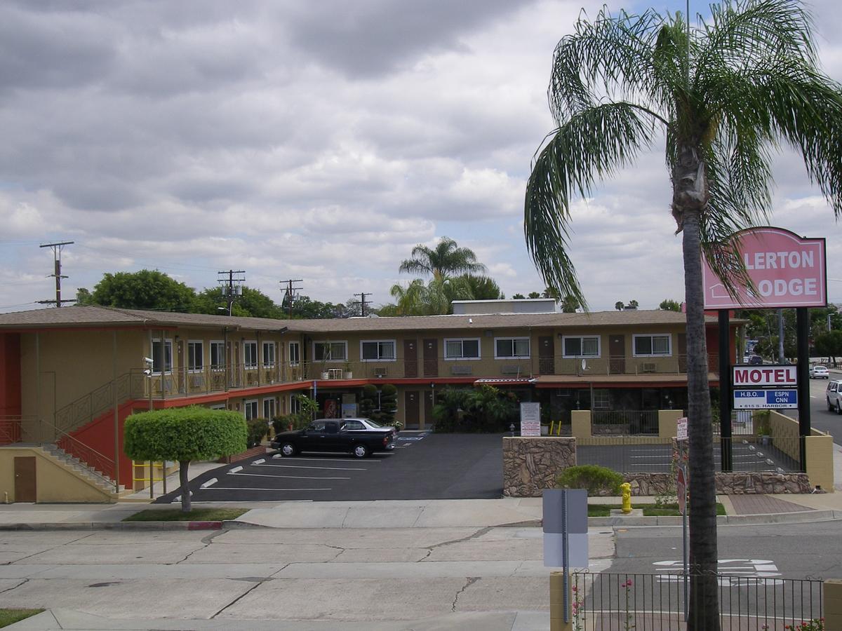 Fullerton Lodge Bagian luar foto